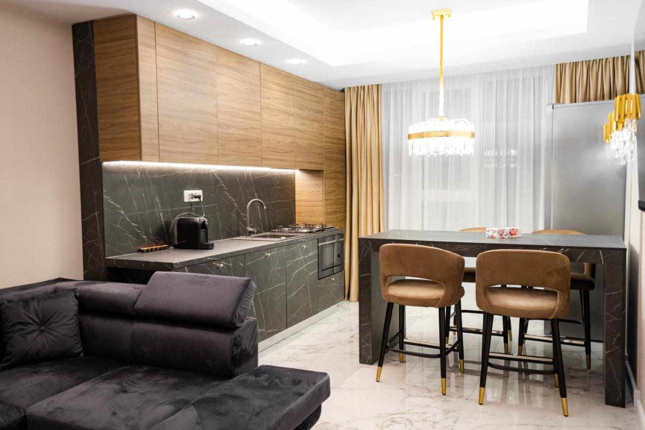 Deluxe Aparthotel Marwell Residence Suceava Eksteriør bilde