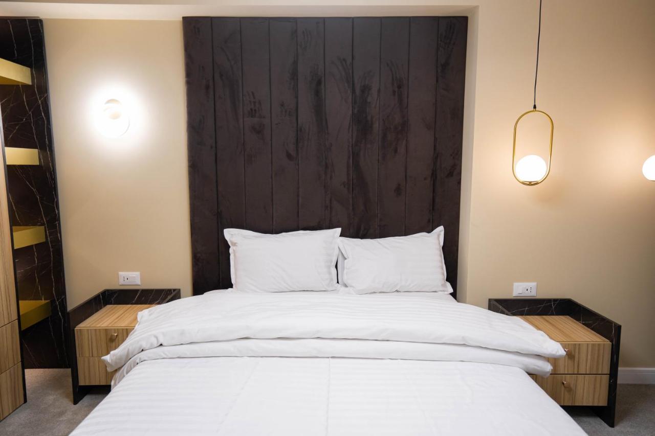 Deluxe Aparthotel Marwell Residence Suceava Eksteriør bilde