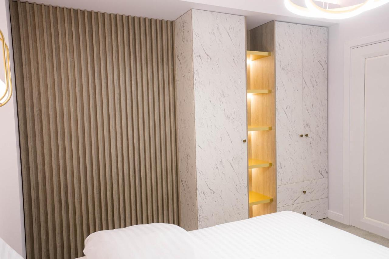 Deluxe Aparthotel Marwell Residence Suceava Eksteriør bilde
