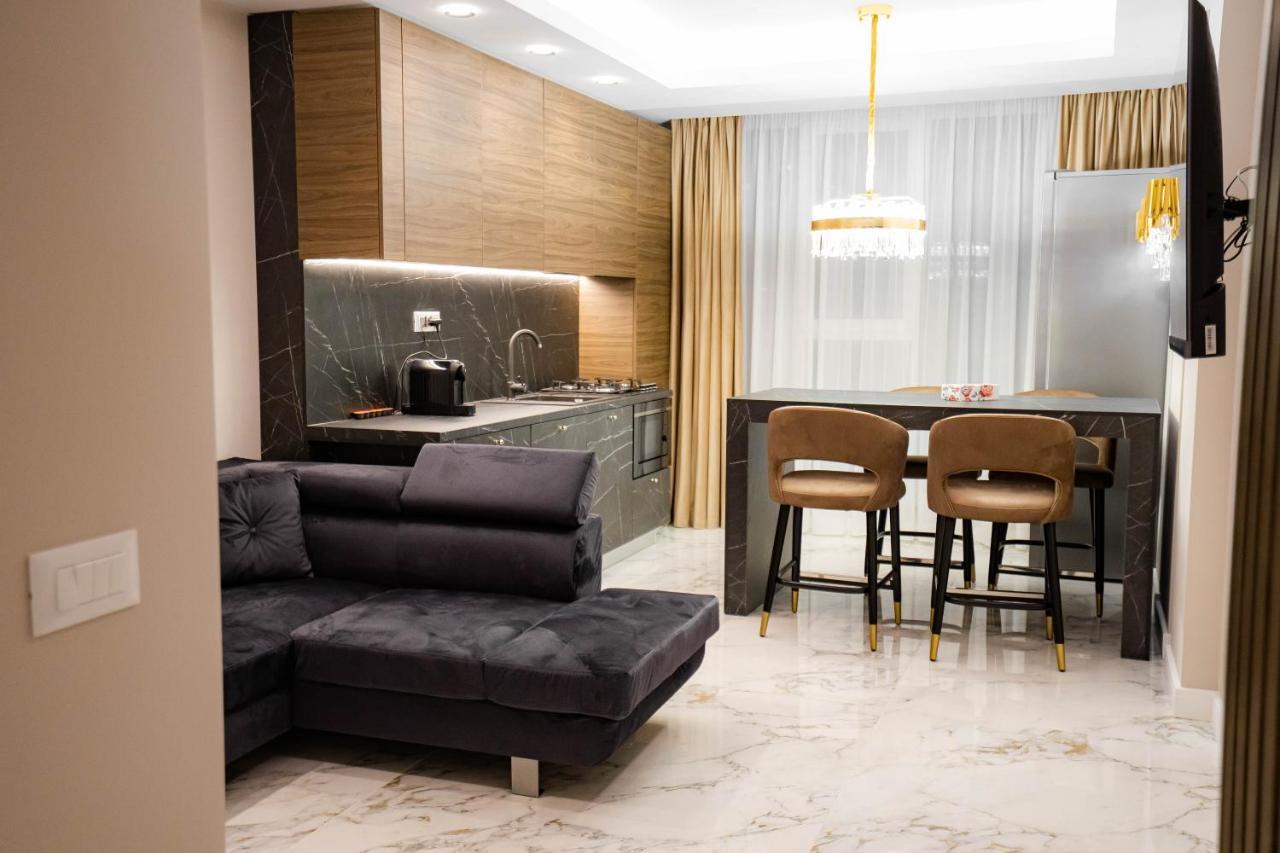 Deluxe Aparthotel Marwell Residence Suceava Eksteriør bilde