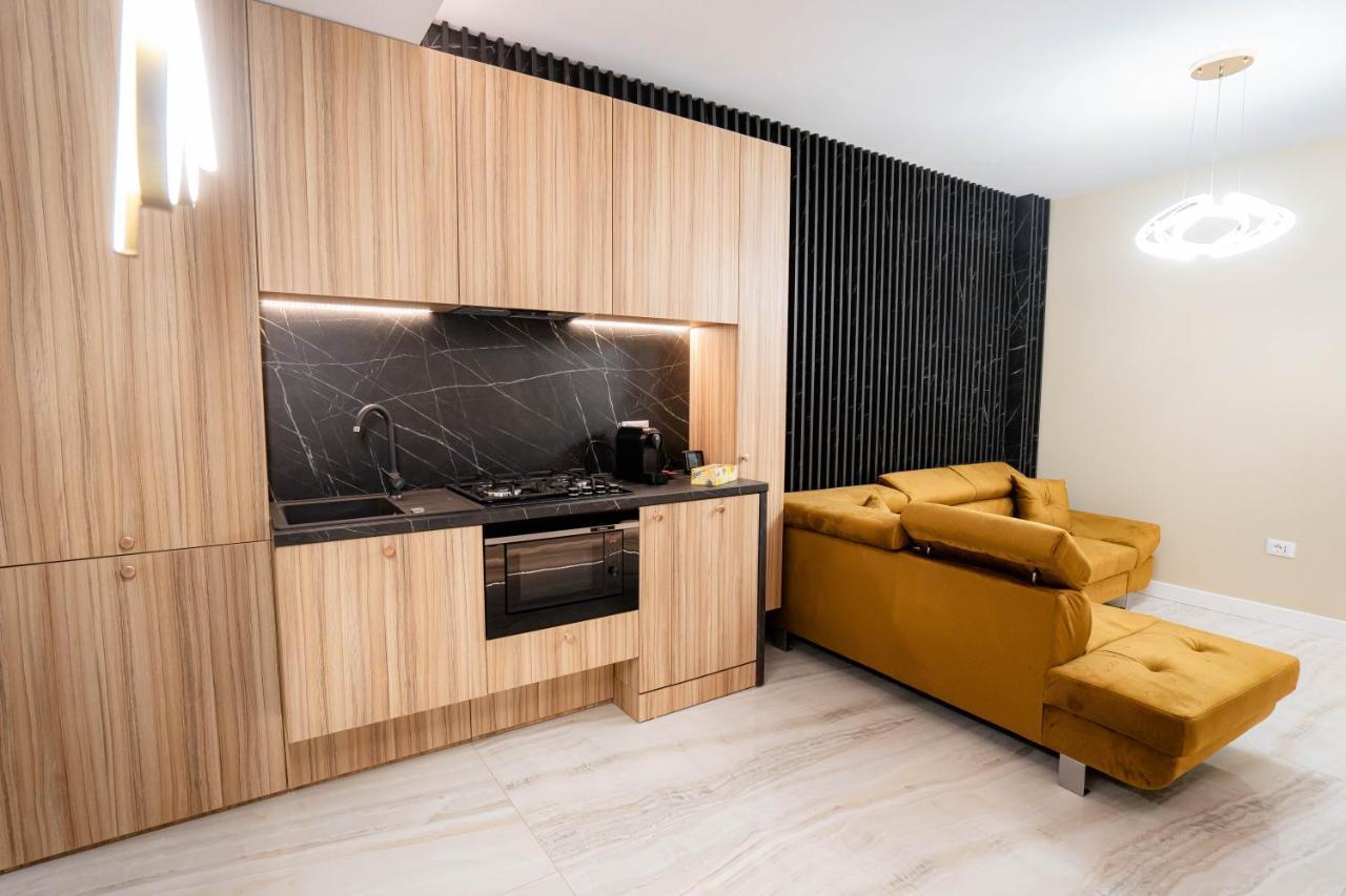 Deluxe Aparthotel Marwell Residence Suceava Eksteriør bilde