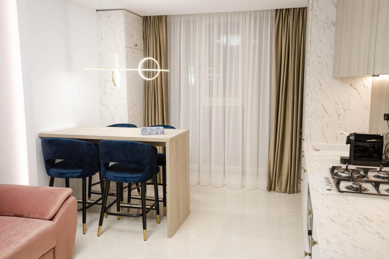 Deluxe Aparthotel Marwell Residence Suceava Eksteriør bilde