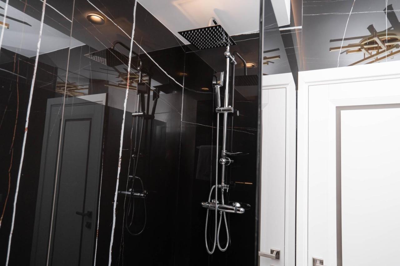 Deluxe Aparthotel Marwell Residence Suceava Eksteriør bilde