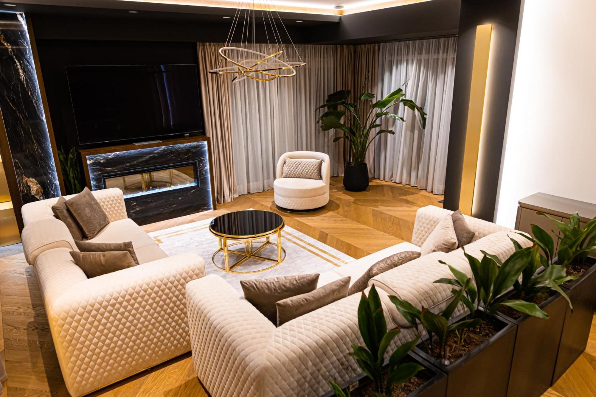 Deluxe Aparthotel Marwell Residence Suceava Eksteriør bilde
